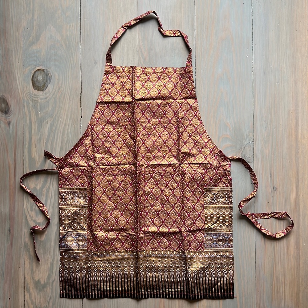 Apron made from Thai printed fabric with pockets